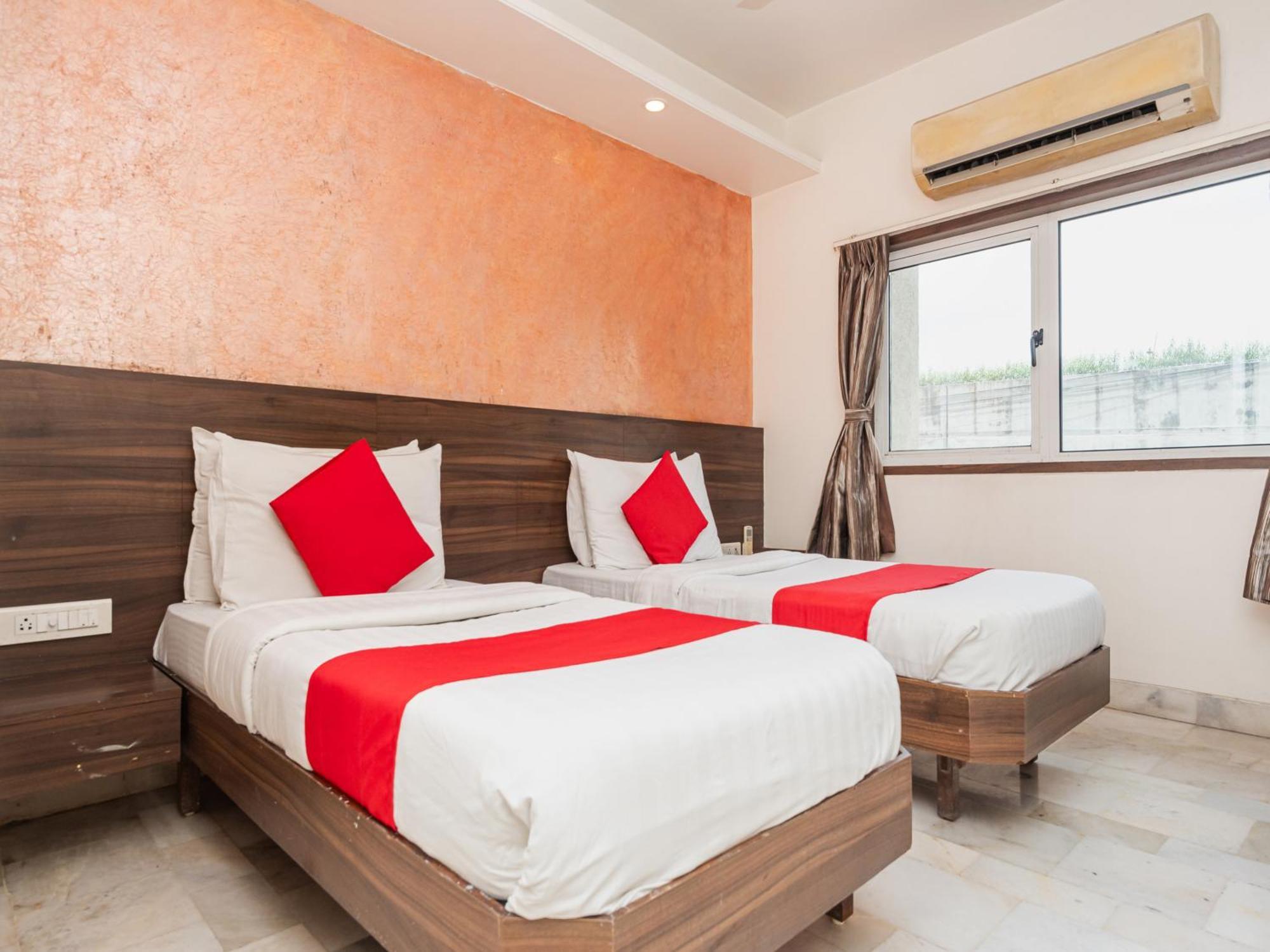 Hotel Balwas Σουράτ Εξωτερικό φωτογραφία