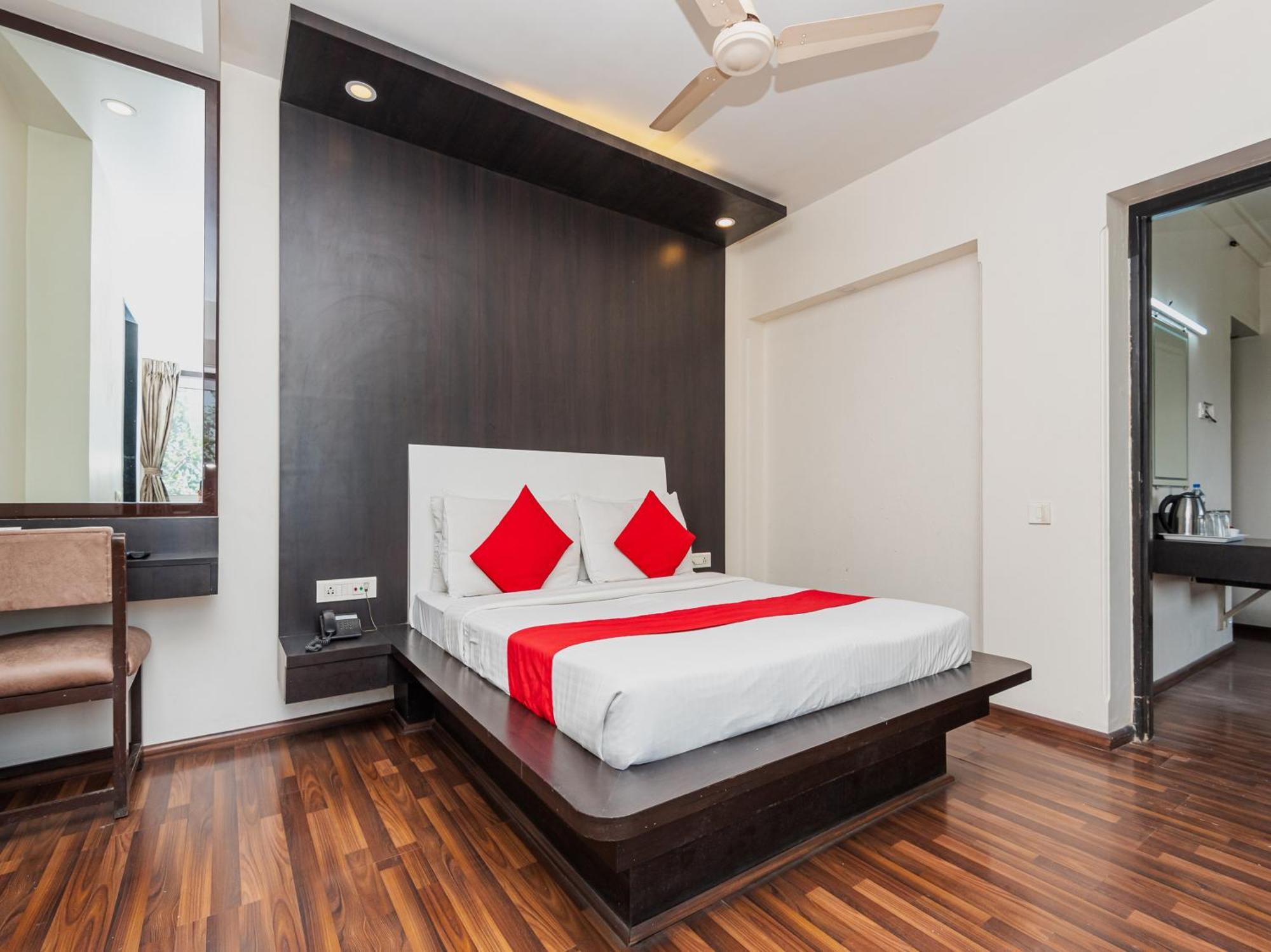 Hotel Balwas Σουράτ Εξωτερικό φωτογραφία
